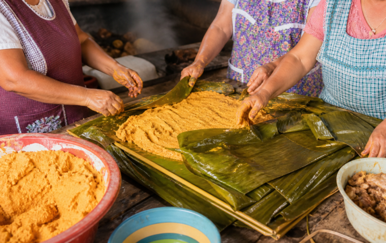 Productores muestran mazorcas y semillas nativas en una expo agrícola de Xochimilco